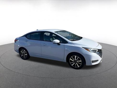 Used 2025 Nissan Versa SV image 2