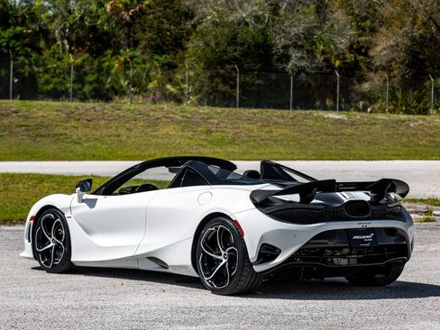 Used 2024 McLaren 750S Spider image 7