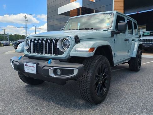 Used 2024 Jeep Wrangler Unlimited Sahara AWD/4WD image 8