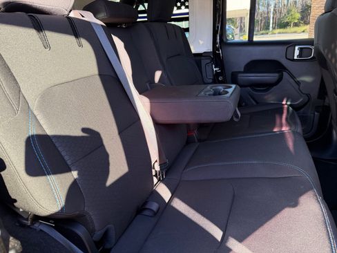 Used 2023 Jeep Wrangler Unlimited Rubicon 4xe image 26