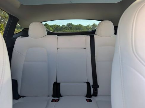 Used 2024 Tesla Model Y Long Range AWD/4WD image 18