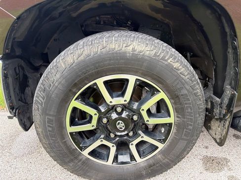 Used 2018 Toyota Tundra Limited w/ Limited Premium Package AWD/4WD image 15