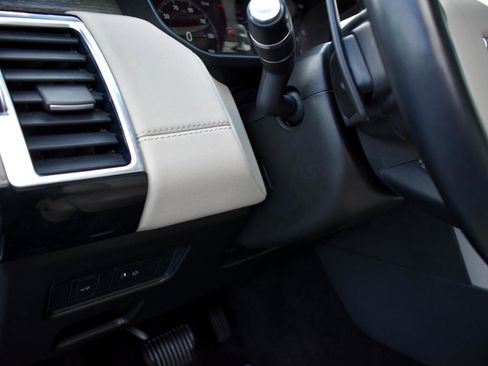 Used 2019 Land Rover Discovery HSE image 43