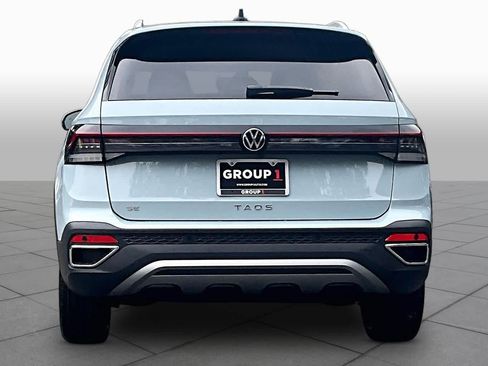 New 2026 Volkswagen Taos SE FWD image 4