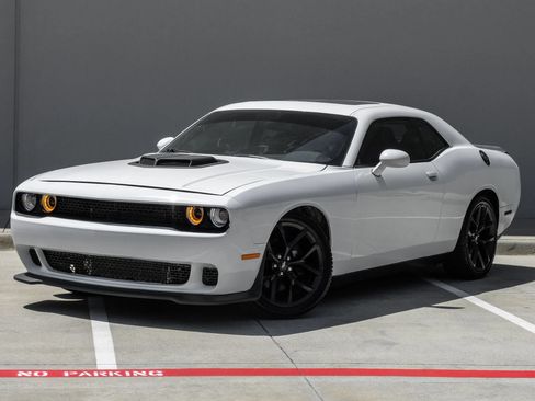 Used 2020 Dodge Challenger R/T w/ Blacktop Package RWD image 6