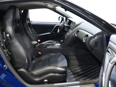 Used 2014 Nissan GT-R Premium image 34