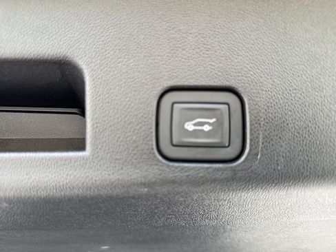 Used 2026 GMC Acadia Elevation w/ Elevation Premium Package FWD image 35