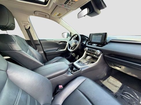 Used 2019 Toyota RAV4 XLE Premium w/ Cold Weather Package FWD image 26