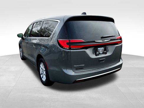New 2025 Chrysler Pacifica Select image 5