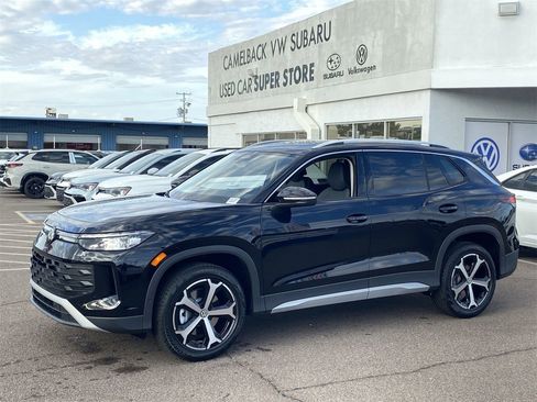 New 2025 Volkswagen Tiguan SE image 3