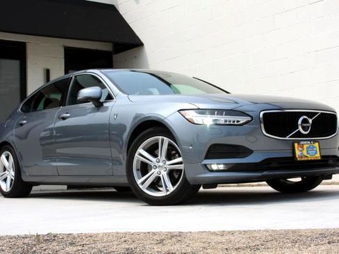 Used 2018 Volvo S90 T5 Momentum w/ Convenience Package image 5