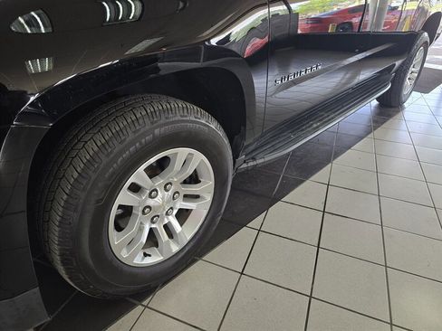 Used 2020 Chevrolet Suburban LT image 36