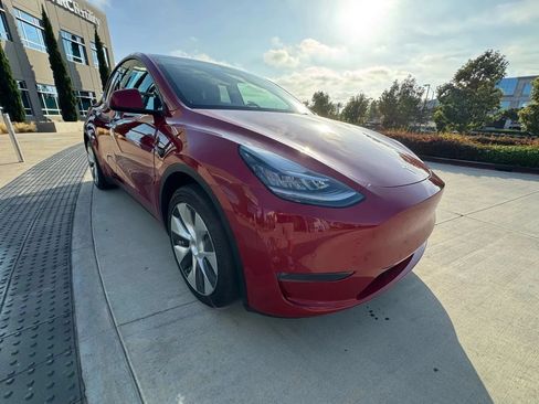 Used 2022 Tesla Model Y Long Range AWD/4WD image 4