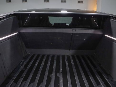 Used 2024 Tesla Cybertruck AWD Crew Cab image 26