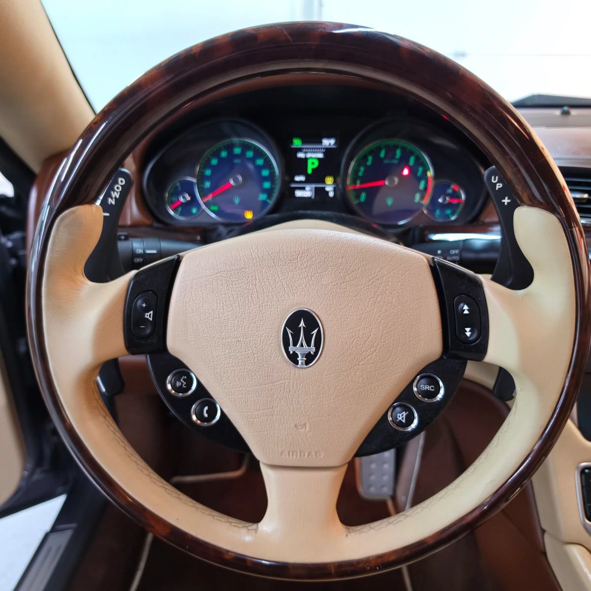 Used 2015 Maserati GranTurismo Sport RWD image 19
