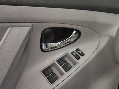 Used 2011 Toyota Camry LE FWD image 11