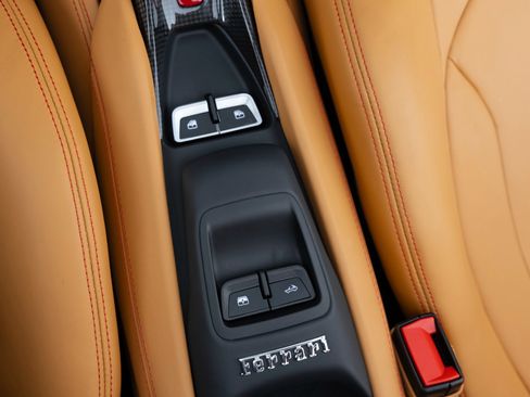 Used 2021 Ferrari F8 Tributo image 24