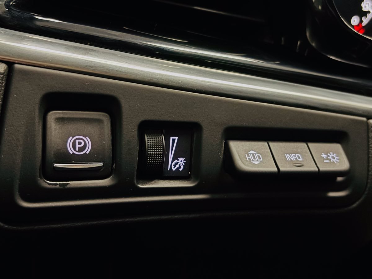 Used 2024 Cadillac XT6 Premium Luxury w/ Technology Package FWD image 58