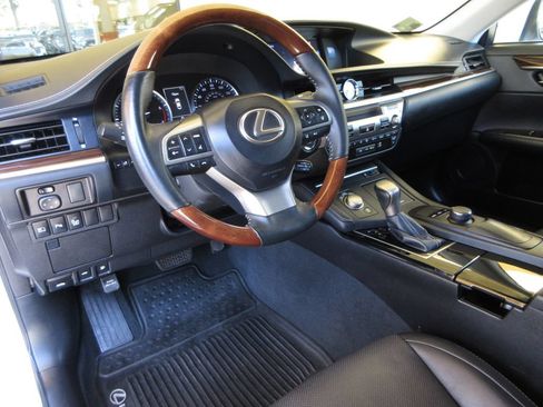 Used 2017 Lexus ES 350 w/ Premium Package FWD image 13