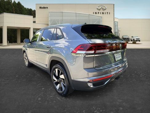 Used 2025 Volkswagen Atlas Cross Sport SE FWD image 7