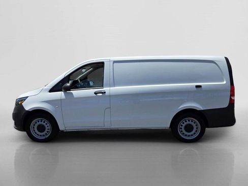 Used 2022 Mercedes-Benz Metris image 2