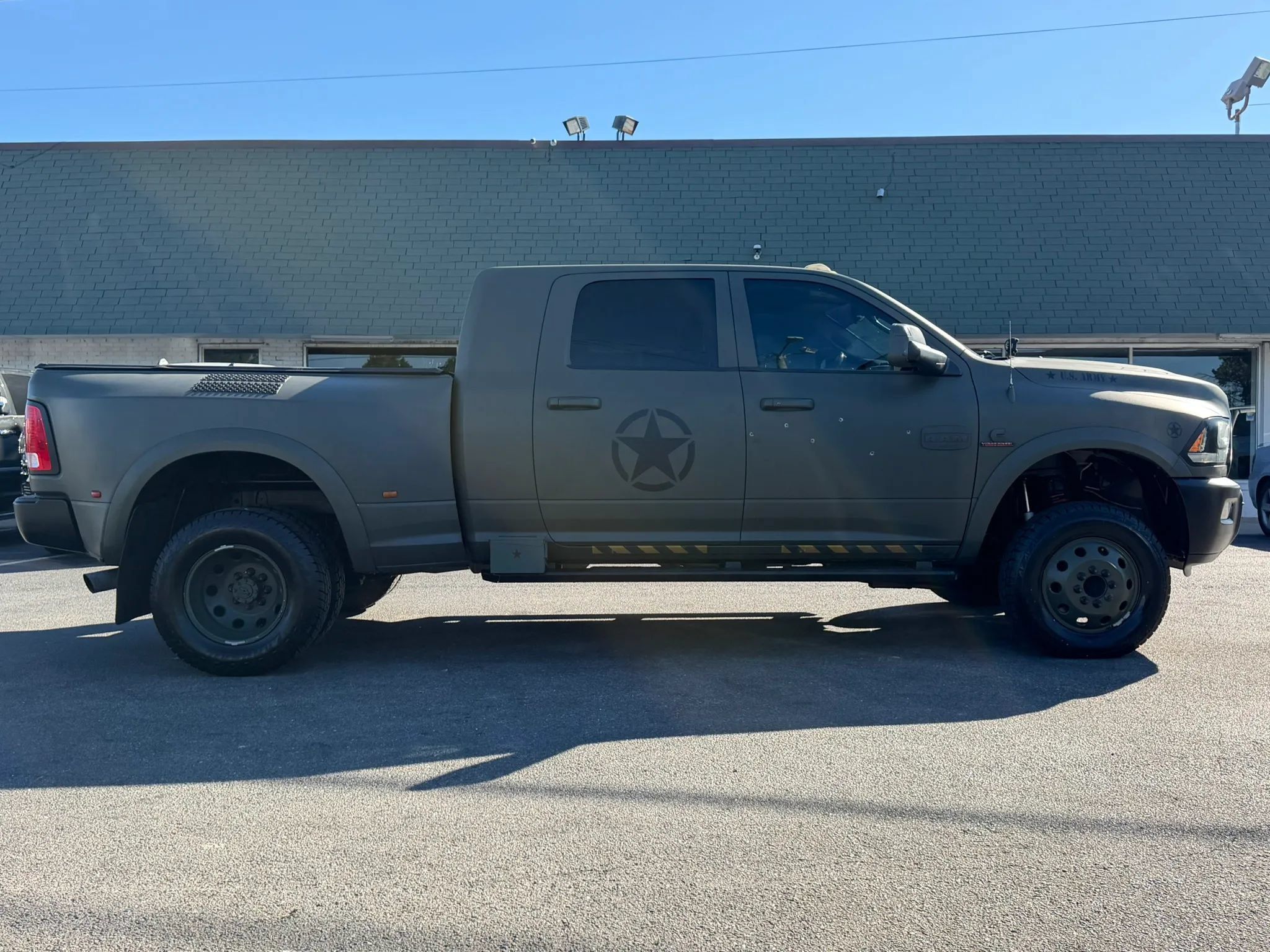 Used 2014 RAM 3500 Laramie Longhorn AWD/4WD image 3