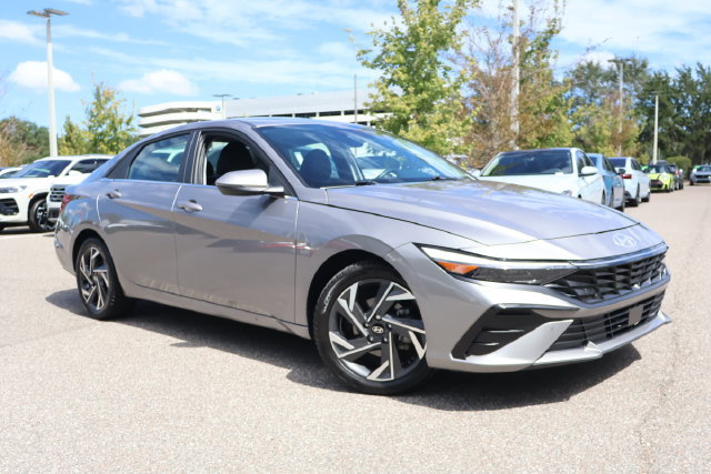 Used 2024 Hyundai Elantra Limited FWD image 1