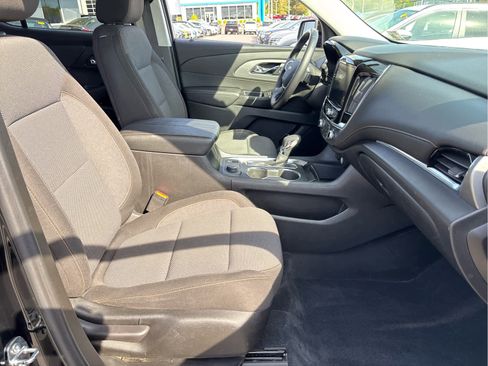Used 2021 Chevrolet Traverse LT FWD image 23