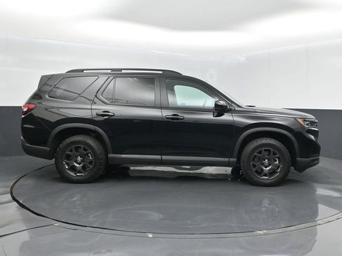 Used 2024 Honda Pilot TrailSport image 5