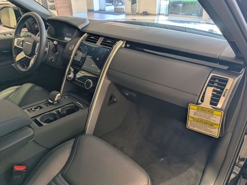 New 2026 Land Rover Discovery S AWD/4WD image 30