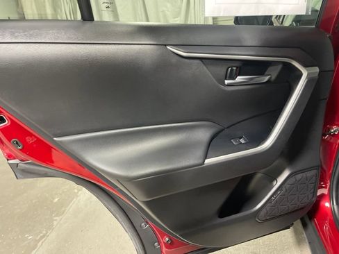 Used 2022 Toyota RAV4 XLE w/ Convenience Package FWD image 17