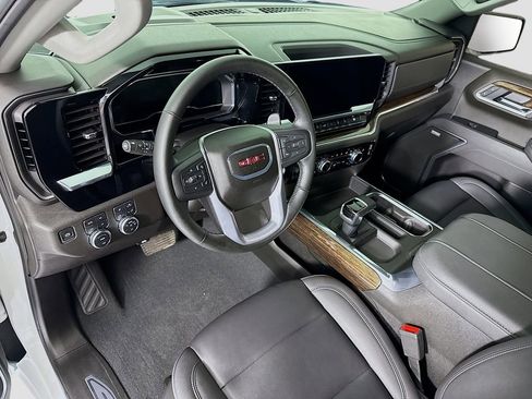 Used 2025 GMC Sierra 1500 Elevation w/ Elevation Premium Package image 9