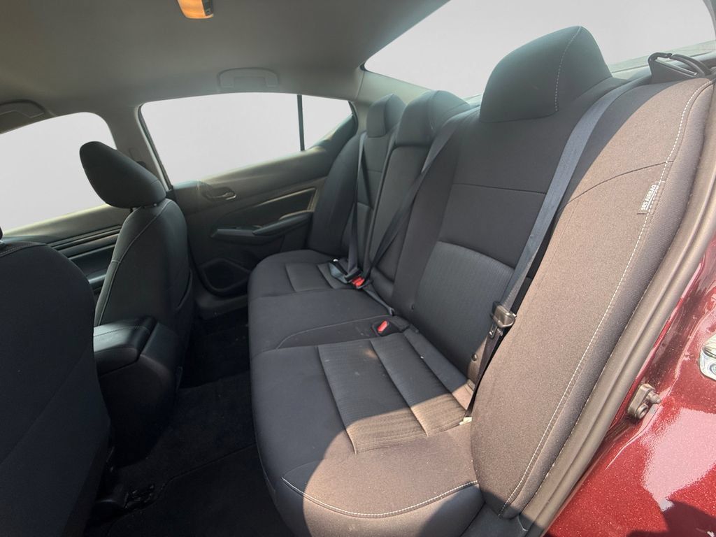 Used 2025 Nissan Altima 2.5 SV FWD image 36