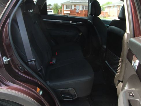 Used 2015 Kia Sorento LX FWD image 12