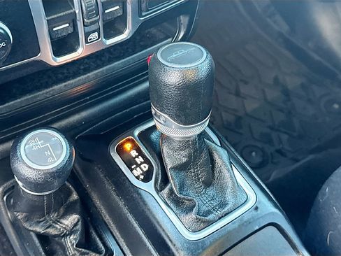 Used 2023 Jeep Gladiator Sport AWD/4WD image 16