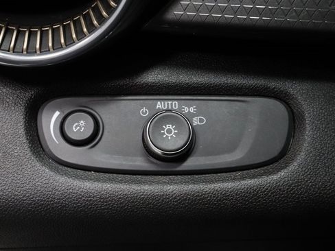 Used 2025 Chevrolet Trax ACTIV w/ Sunroof Package image 27