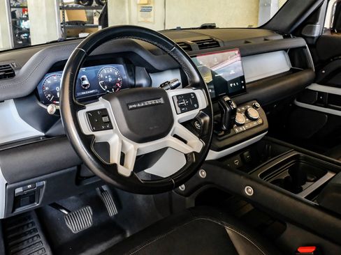 Used 2022 Land Rover Defender 110 X-Dynamic SE AWD/4WD image 2