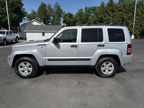 Used 2010 Jeep Liberty Sport w/ Popular Equipment Group AWD/4WD image 6
