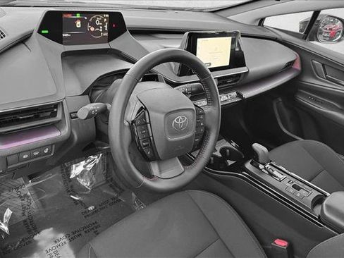 Used 2026 Toyota Prius Plug-In Hybrid FWD image 11