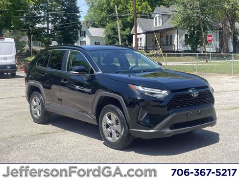 Used 2024 Toyota RAV4 XLE AWD/4WD image 1