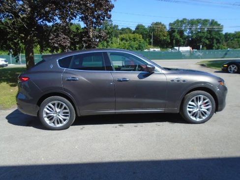 Used 2022 Maserati Levante GT image 9