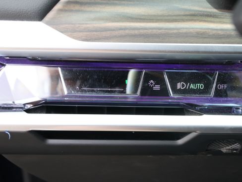 Used 2024 BMW 750e xDrive AWD/4WD image 16
