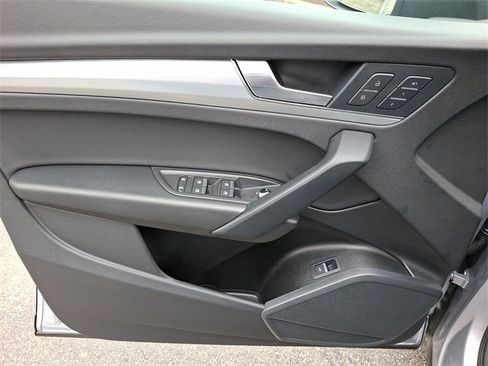 Certified 2025 Audi Q5 2.0T Premium w/ Convenience Plus Package image 13