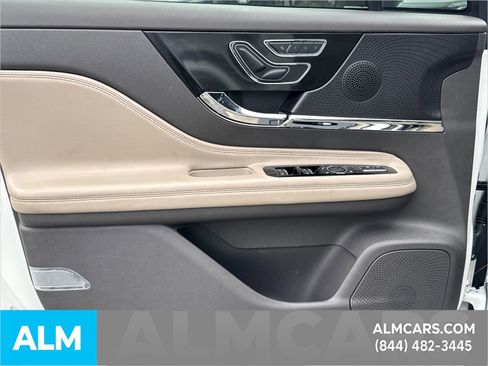 Used 2024 Lincoln Corsair Reserve w/ Jet Appearance Package image 11