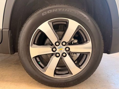 Used 2023 Chevrolet Traverse LT w/ LT Premium Package image 13