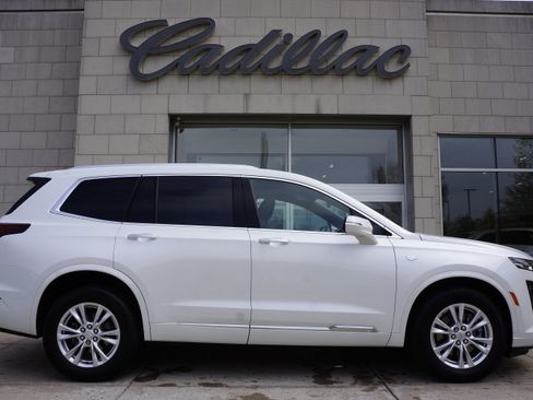 Used 2024 Cadillac XT6 Luxury w/ LPO, Floor Liner Package image 3