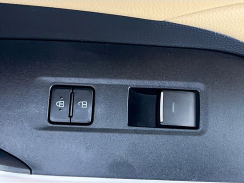 Used 2025 Toyota RAV4 XLE w/ Convenience Package FWD image 31