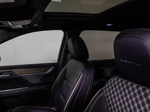 Used 2024 GMC Acadia Denali image 26