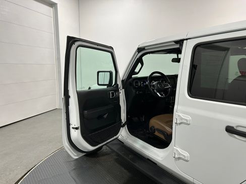 Used 2020 Jeep Wrangler Unlimited Sahara w/ Cold Weather Group image 23