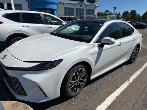 Used 2025 Toyota Camry XLE AWD/4WD image 1